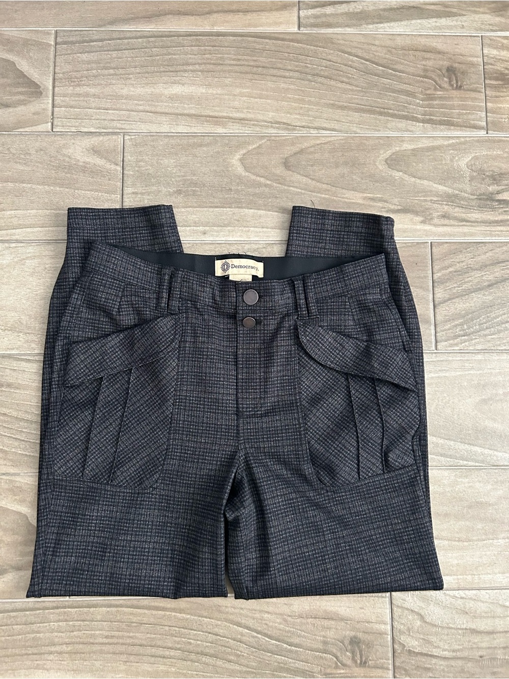 Democracy “Ab” Technology Tapered Ankle Pants | Size 6 - Picture 3 of 5